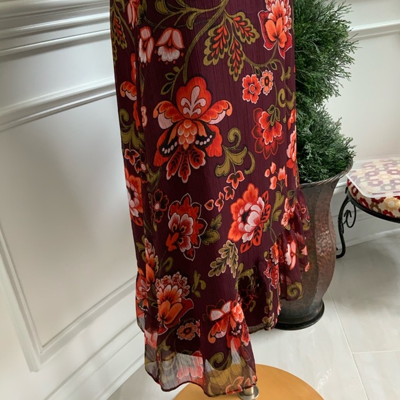 LOFT Floral Skirt - Picture 2 of 3